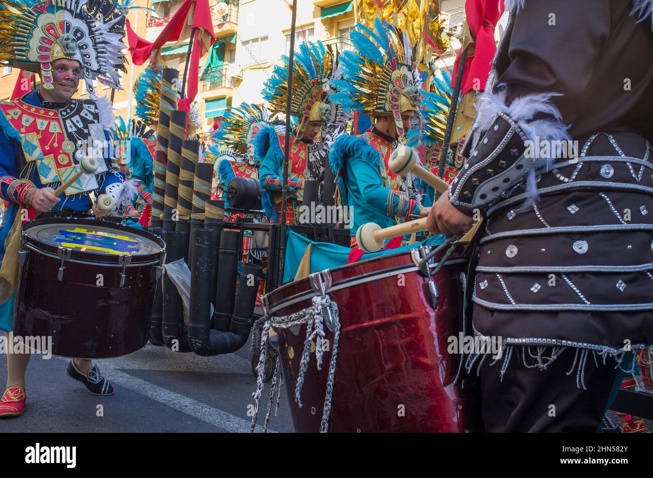 Badajoz, Spanien - 13. Feb 2018: San Roque comparsas Parade, Musiktruppe. Badajoz Karneval wurde vor kurzem zum Fest der Internationalen Touristeninta erklärt Stockfoto