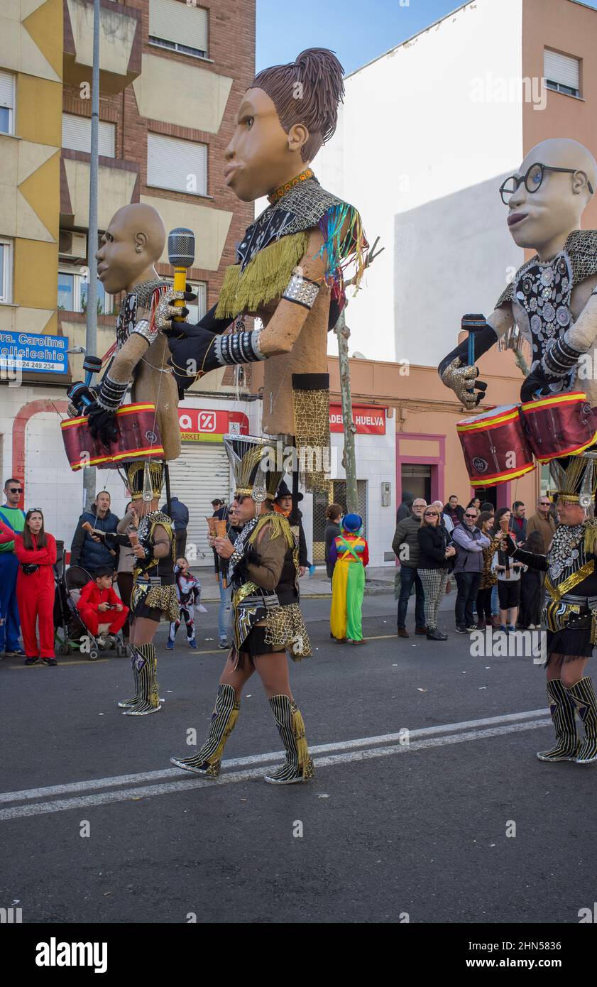 Badajoz, Spanien - 13. Februar 2018: San Roque comparsas Parade. Der Badajoz Karneval wurde zum Fest von internationalem touristischem Interesse erklärt Stockfoto