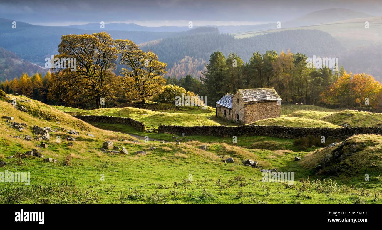 Herbstfarben bei Bell Hagg Barn Stockfoto