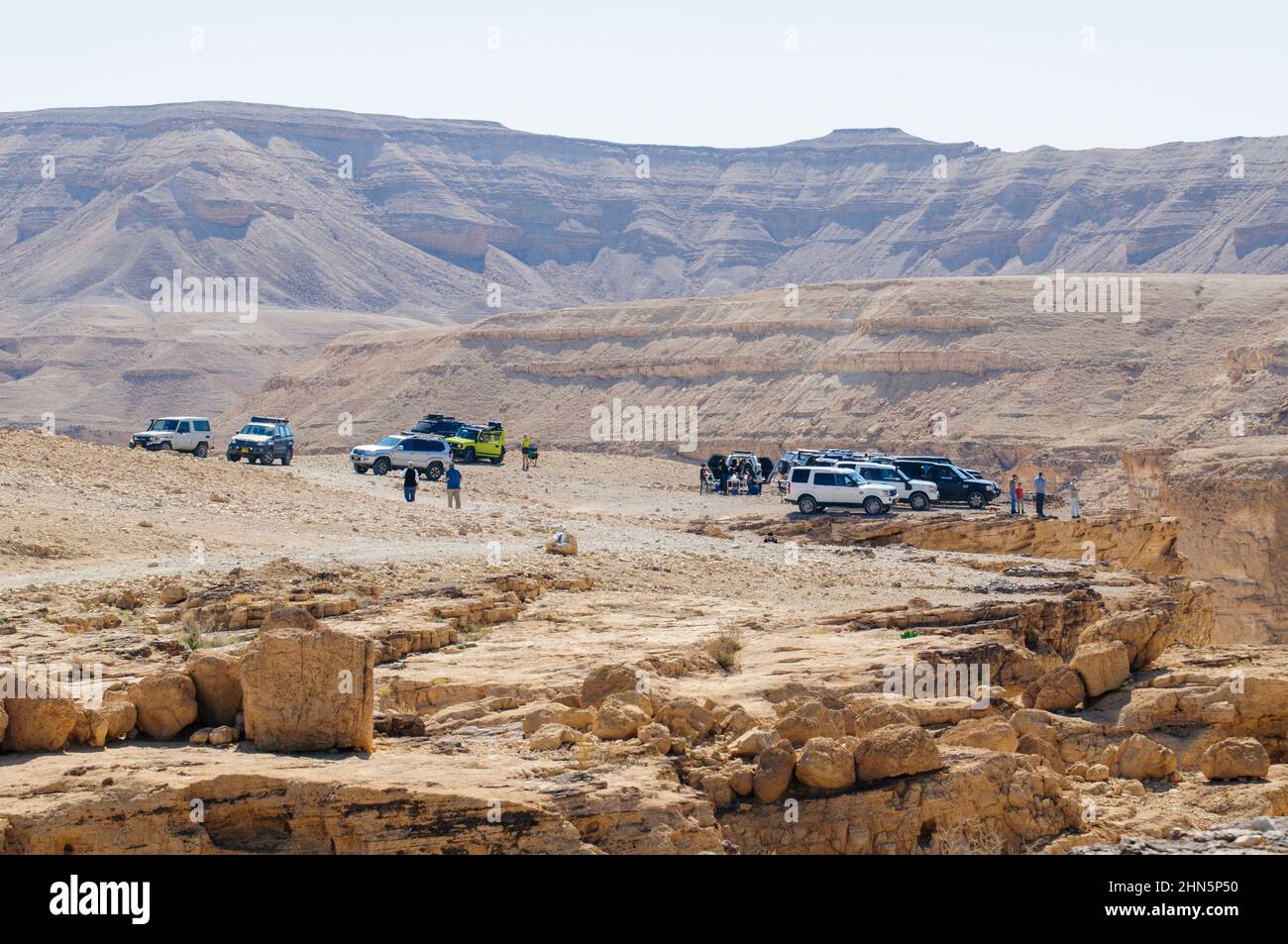 Geländewagen in Wadi Peres. Nahal Peres (auch Wadi Peres, Peres Creek, Peres River oder Peres Stream) ist ein saisonales Flussbett im Süden von Judäa Stockfoto