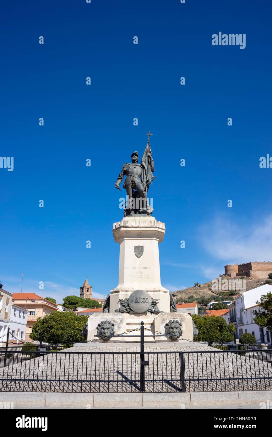 Statue der Conquer Hernan Cortes auf dem Hauptplatz der Stadt Medellin, Provinz Badajoz, Spanien. Stockfoto