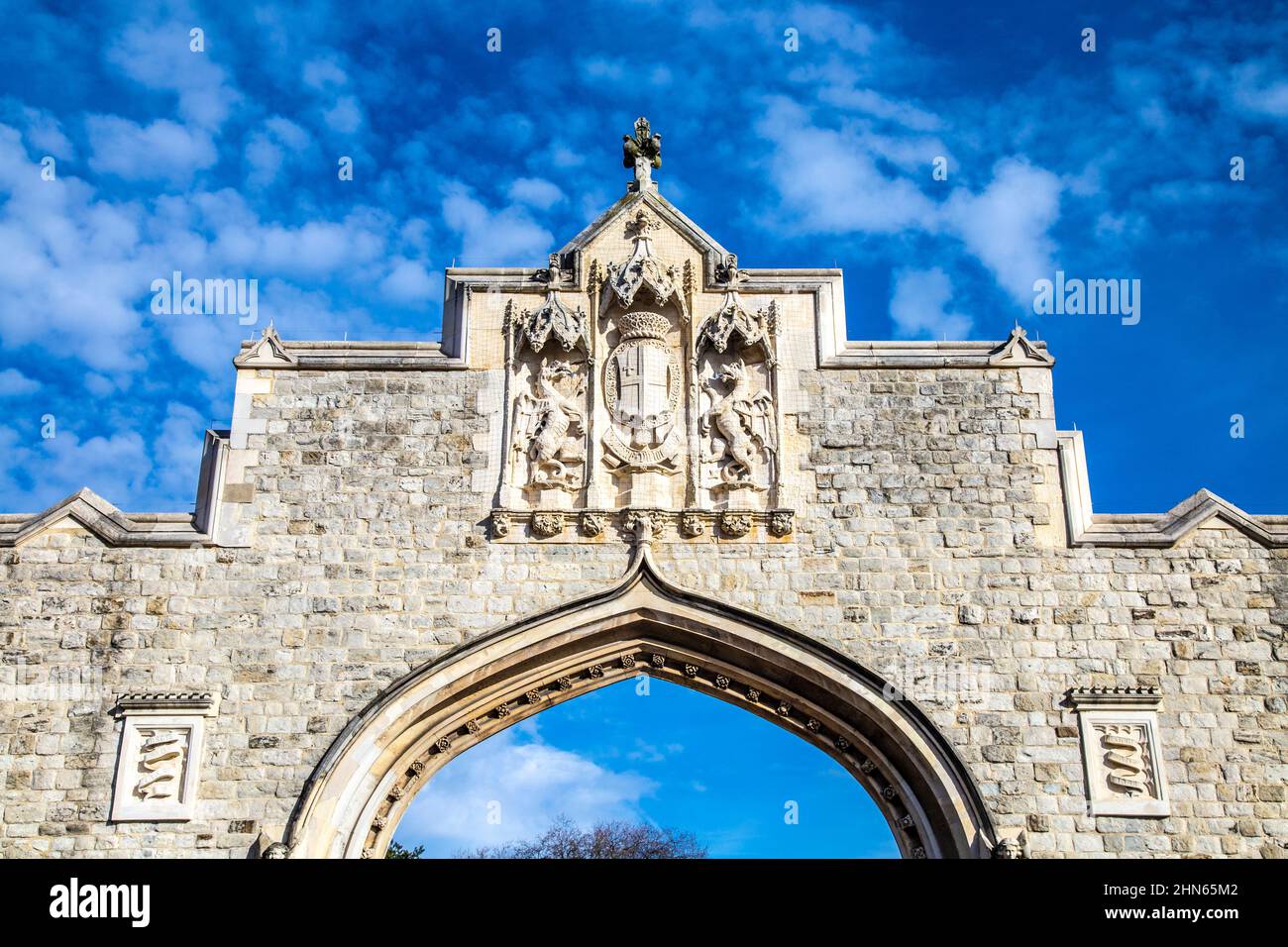 Haupttor zum 19th. Jahrhundert City of London Cemetery and Crematorium, Manor Park, Newham, London, Großbritannien Stockfoto