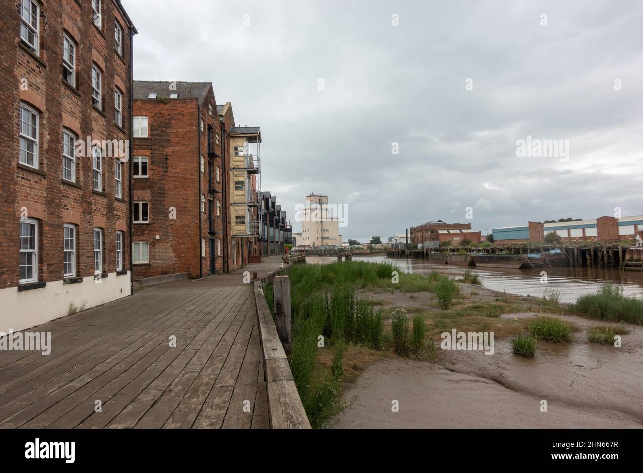 Sanierung von Gebäuden in Wohnungen entlang des Flusses Hull, Kingston upon Hull, (Hull), East Riding of Yorkshire, Großbritannien. Stockfoto