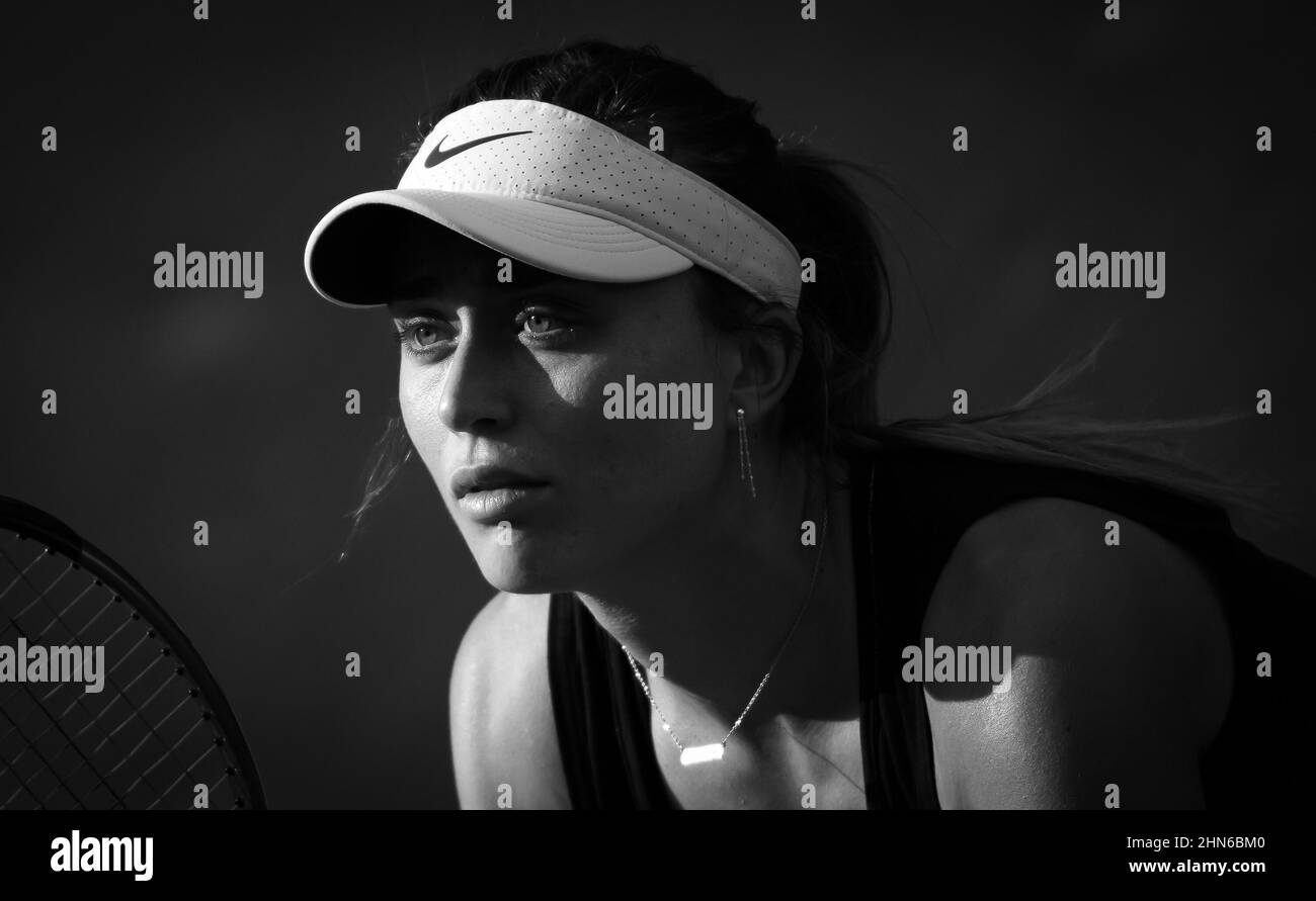 Paula Badosa aus Spanien beim Training vor der Dubai Duty Free Tennis Championships WTA 1000 am 13. Februar 2022 2022 im Aviation Club Tennis Center in Dubai, VAE - Foto: Rob Prange/DPPI/LiveMedia Stockfoto