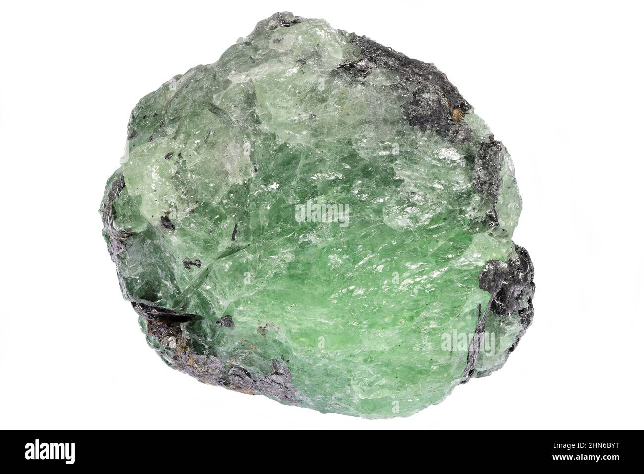 Tsavorit aus Merelani Hills, Tansania isoliert auf weißem Hintergrund Stockfoto