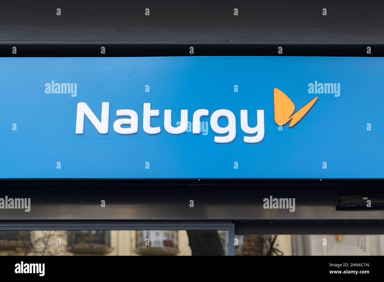 VALENCIA, SPANIEN - 09. FEBRUAR 2022: Naturgy ist ein spanisches multinationales Unternehmen für Erdgas- und Elektrizitätsversorger Stockfoto