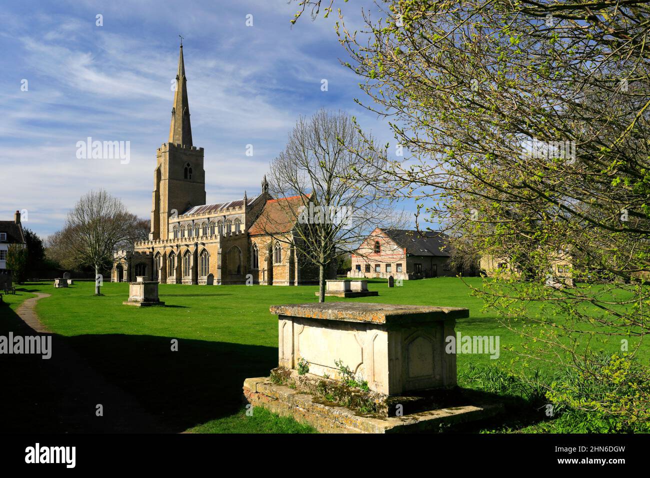 Sommeransicht über St. Wendredas Kirche, March Town, Cambridgeshire, England, Großbritannien Stockfoto