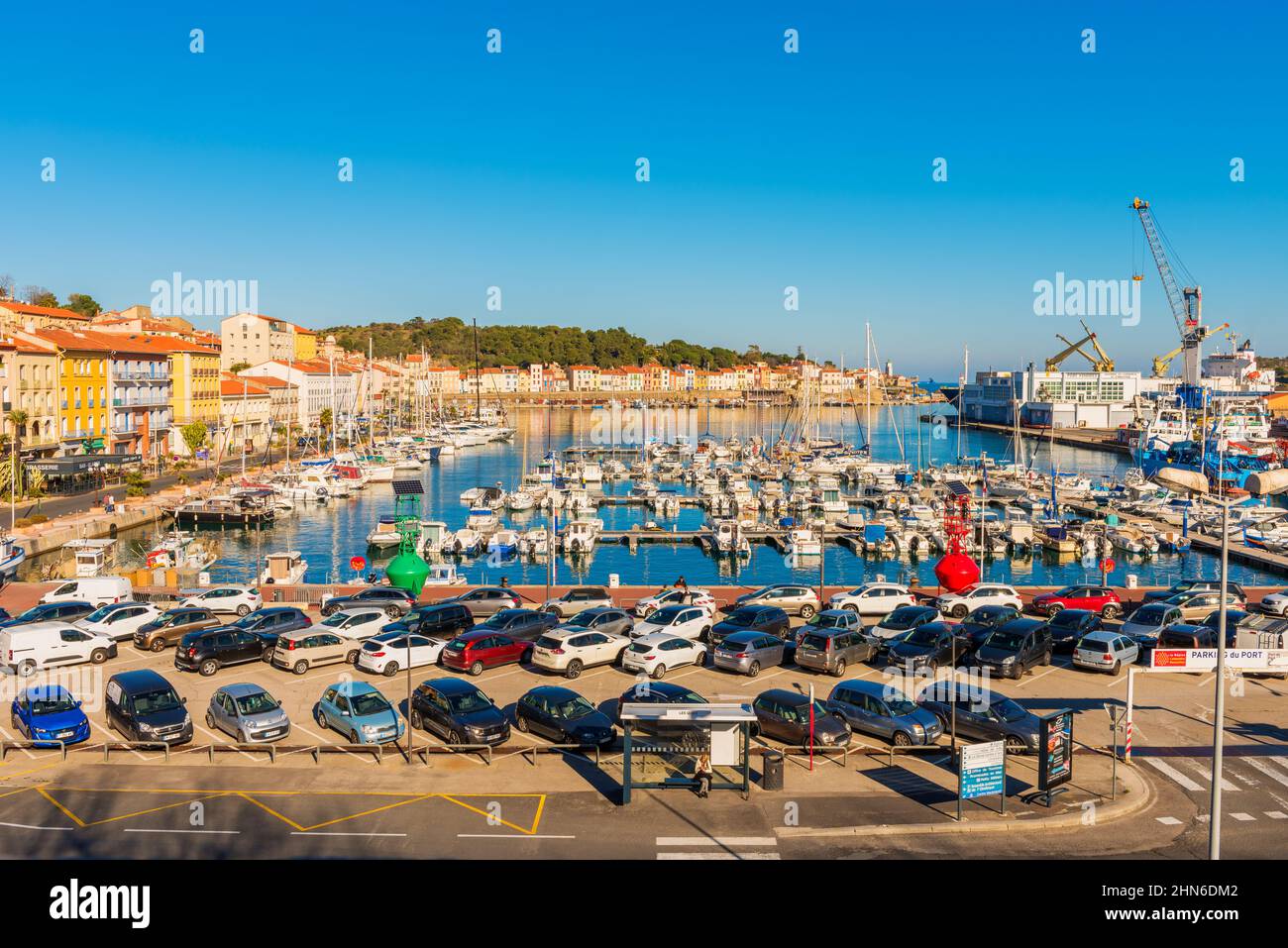 Blick auf Port-Vendres und seinen Hafen. Port-Vendres liegt in der Nähe der spanischen Grenze im Südwesten Frankreichs. Stockfoto