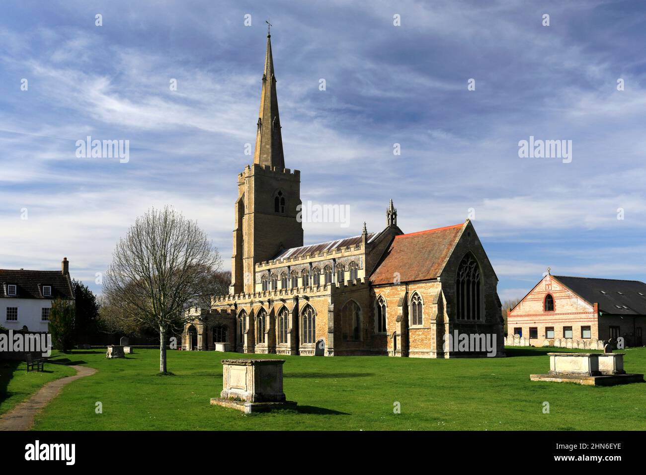 Sommeransicht über St. Wendredas Kirche, March Town, Cambridgeshire, England, Großbritannien Stockfoto