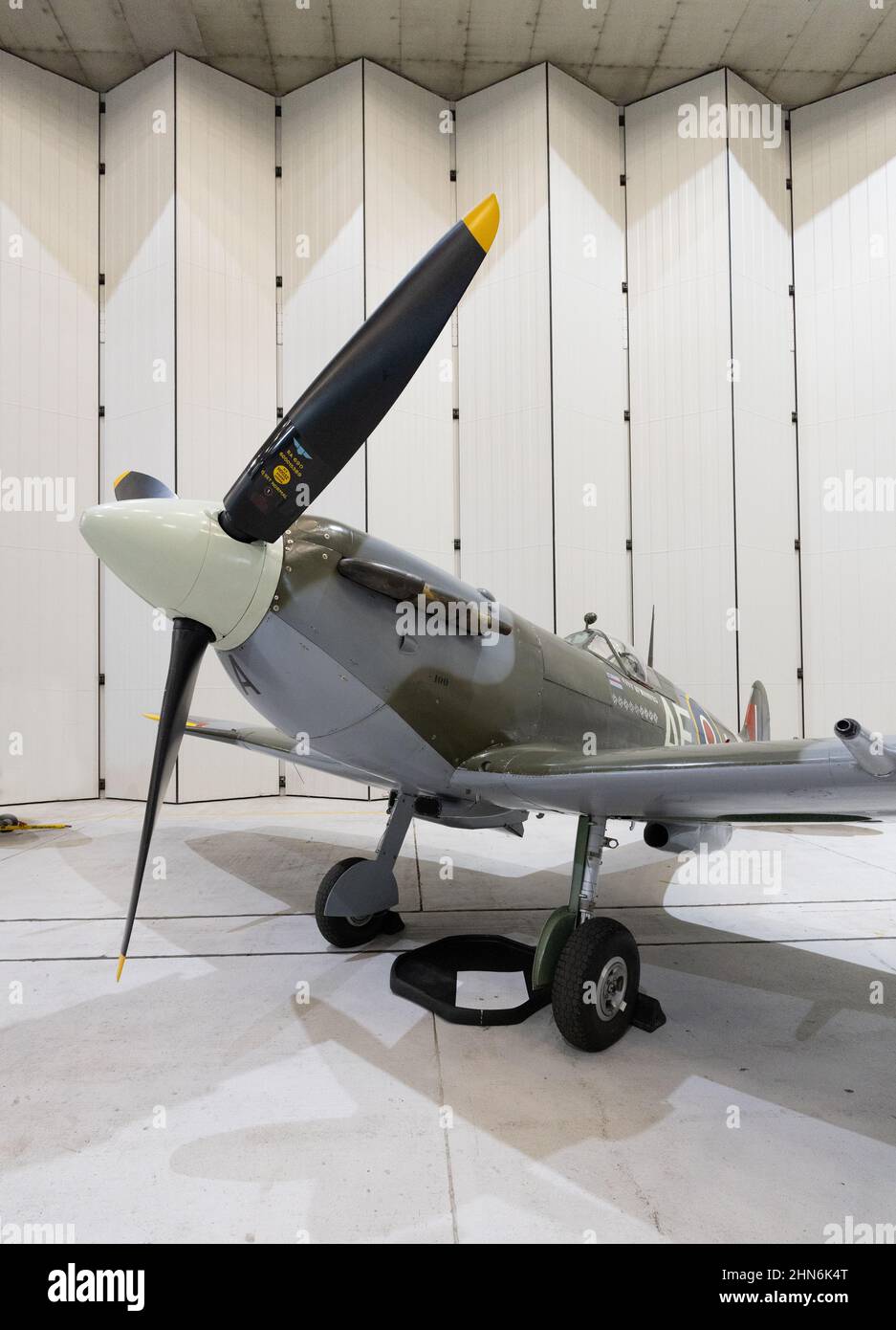 Spitfire Mk VB, EP120, 'City of Winnipeg' - ein spitfire-Flugzeug in der Ausstellung, Seitenansicht im Imperial war Museum Duxford UK Stockfoto