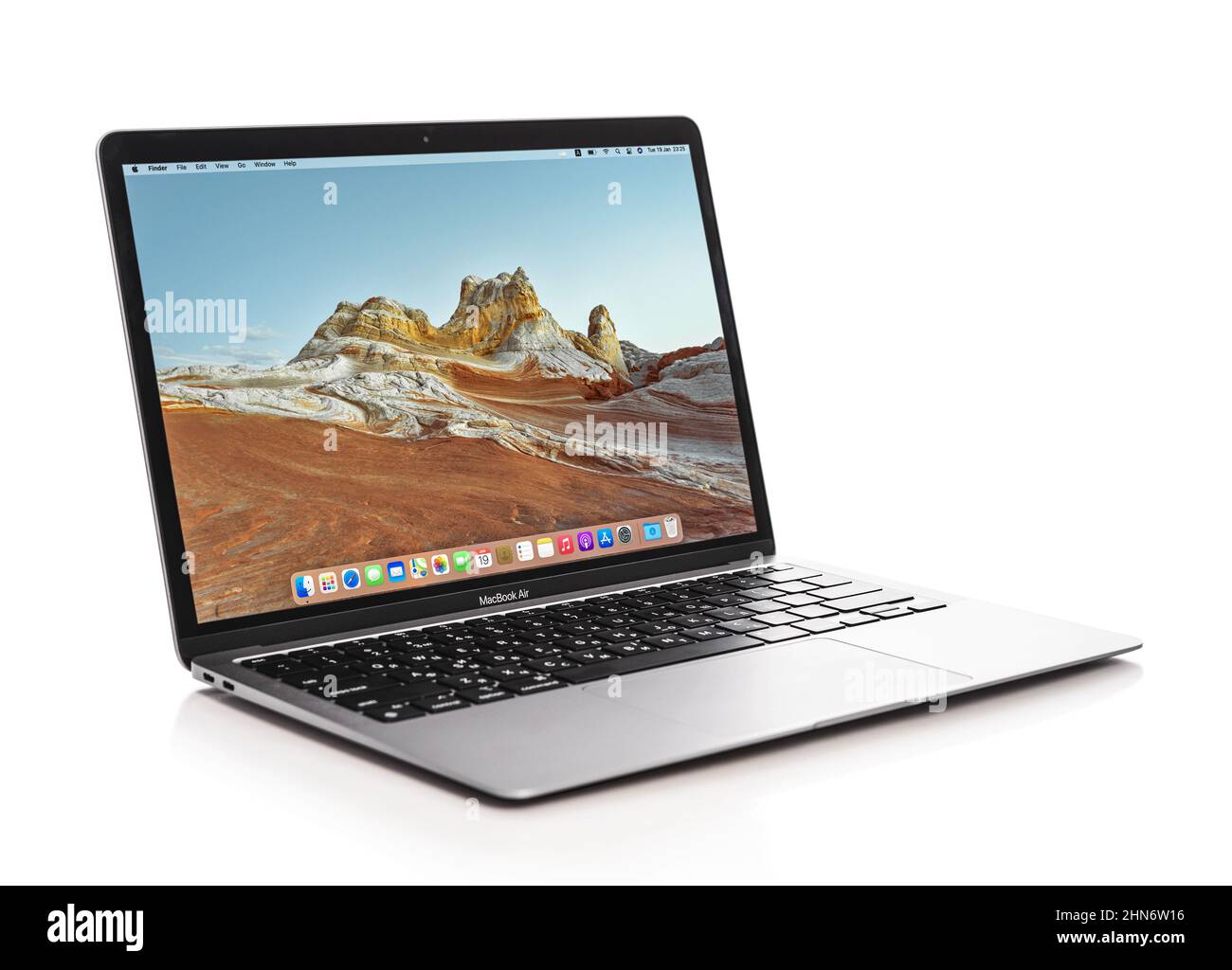 KIEW, UKRAINE - 19. JANUAR 2021: Brandneues, 13-Zoll-Apple MacBook Air mit neuem M1 Apple Silicon-Prozessor, der von Apple Inc. Entworfen und entwickelt wurde, Stockfoto