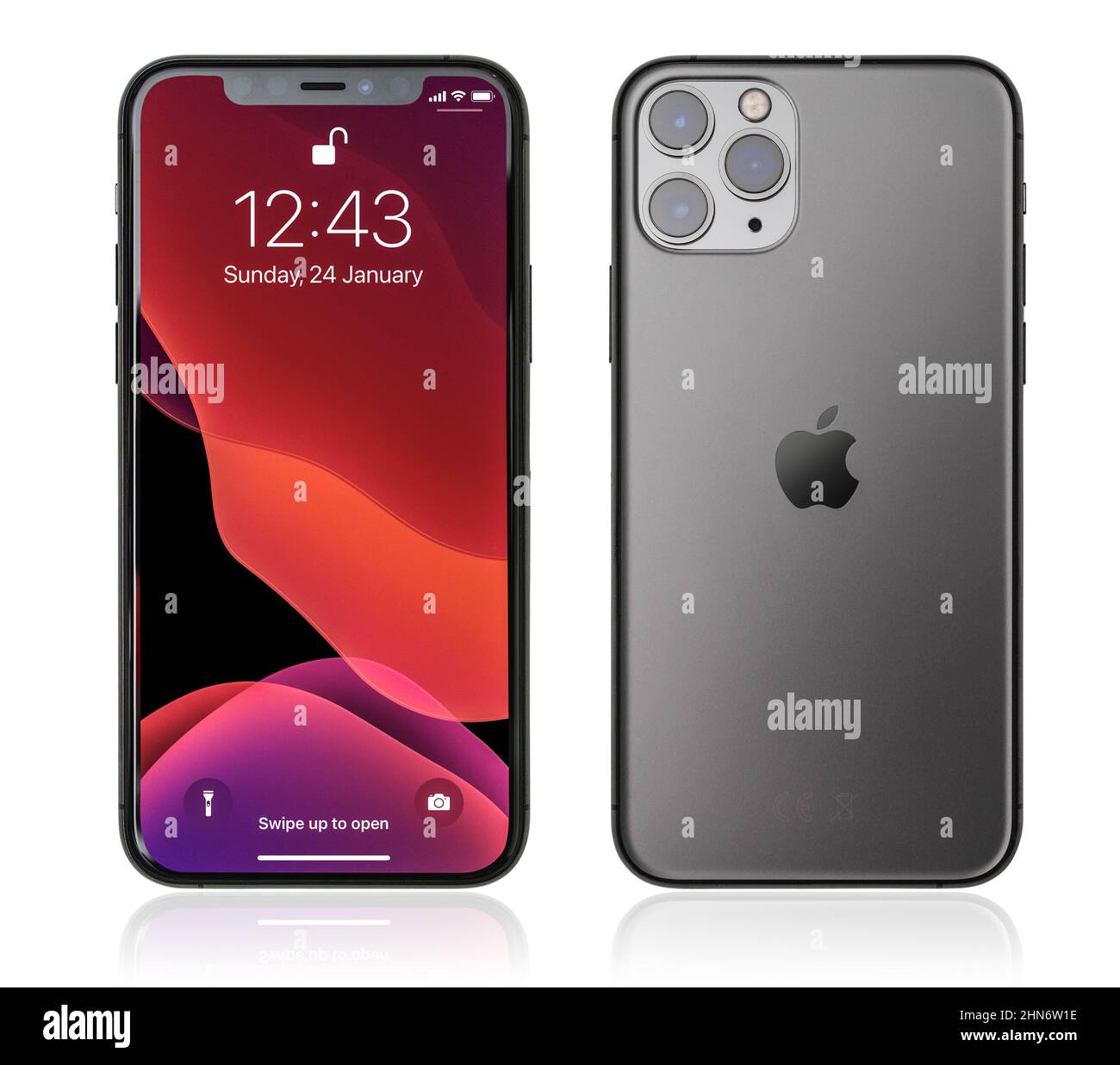 KIEW, UKRAINE - 24. JANUAR 2021: Vorder- und Rückansicht des neuen Apple iPhone 11 Pro Space Gray Smartphone isoliert auf weißem Hintergrund mit Clipping Pat Stockfoto
