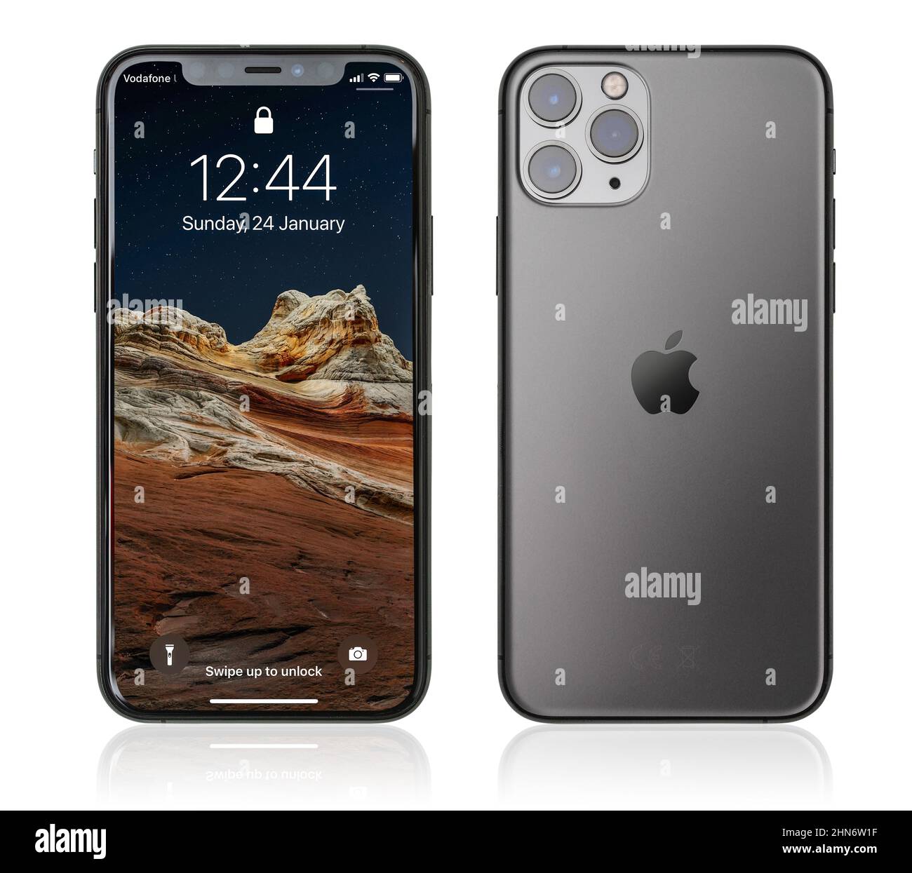 KIEW, UKRAINE - 24. JANUAR 2021: Vorder- und Rückansicht des neuen Apple iPhone 11 Pro Space Gray Smartphone isoliert auf weißem Hintergrund mit Clipping Pat Stockfoto