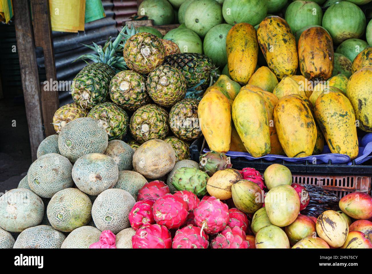 Tropische Früchte zum Verkauf auf dem Sebaco Markt in Nicaragua. Stockfoto