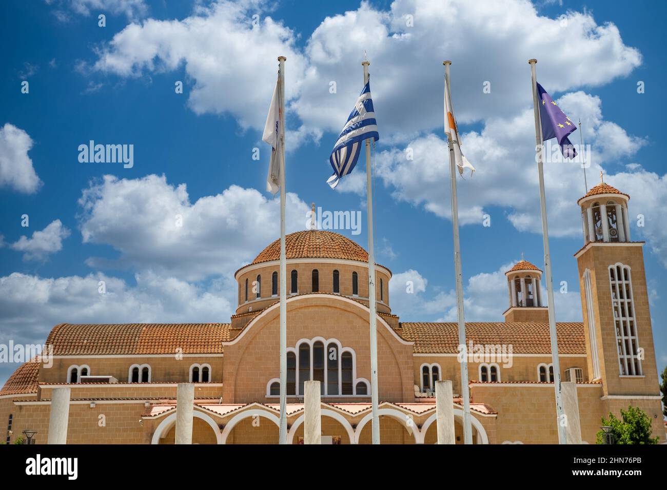 Die alte Kirche von St. George Fassade in Paralimni, Zypern Stockfoto