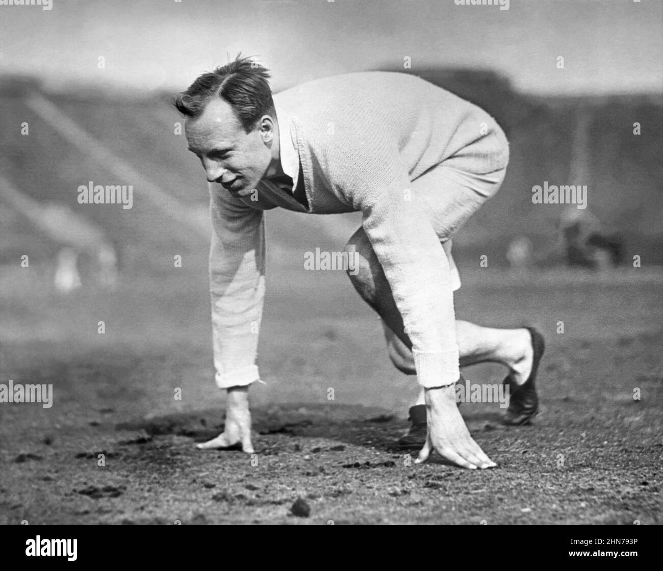 Eric Liddell (1902-1945), britischer Meisterläufer und Rekordhalter, im April 1924 nach der Ankündigung, dass er nicht an der 100-Meter-Olympiade teilnehmen würde, weil die Testläufe für einen Sonntag (6. Juli) geplant waren und er sich am Sabbat weder der Arbeit noch dem Spielen hingeben würde. Liddell gewann in diesem Jahr beim 400-Meter-Rennen bei den Olympischen Sommerspielen 1924 in Paris am 11. Juli Gold. Im folgenden Jahr ging Liddell, ein frommer Christ, als Missionar nach China. Neben zwei Furloughs in Schottland blieb er bis zu seinem Tod in einem japanischen zivilen Internierungslager im Jahr 1945 in China. Stockfoto