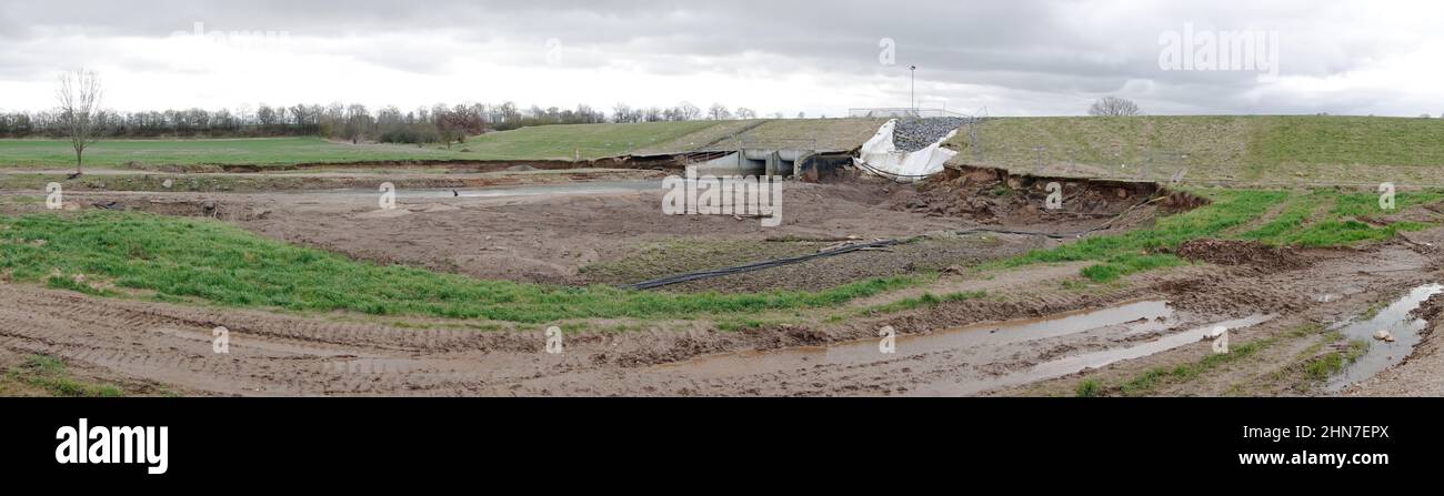 Massive Schäden am Hochwasser-Schutzdamm Horchheim, ein halbes Jahr nach der Flutkatastrohe im Juli 2021 noch nicht behoben, Nordrhein-Westfalen, DEU Stockfoto