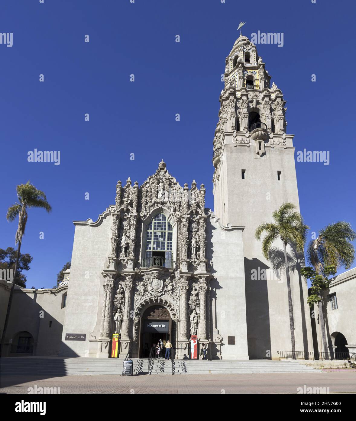 Museum of US, ehemaliges Museum of man, Vorderansicht Fassadengebäude Außenansicht vertikales Porträt. Balboa Park San Diego Kalifornien USA Stockfoto