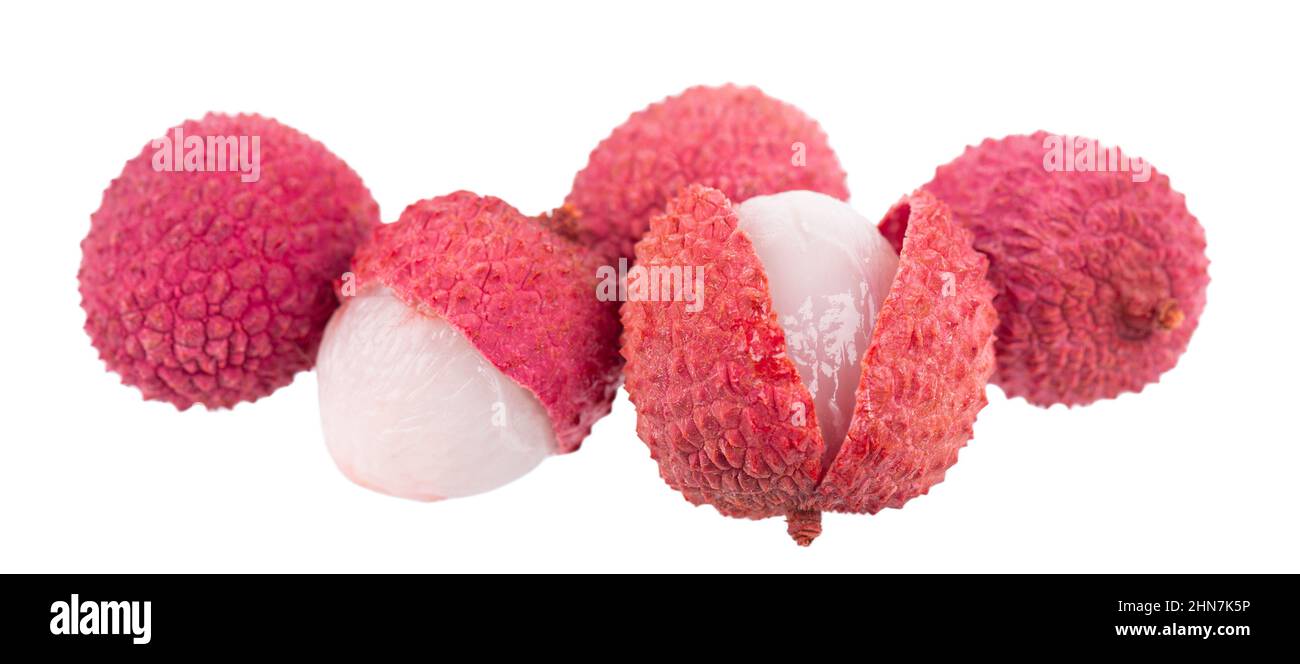 Litschi-Frucht isoliert auf weißem Hintergrund. Tropische exotische frische reife Früchte. Litchi chinensis. Beschneidungspfad Stockfoto