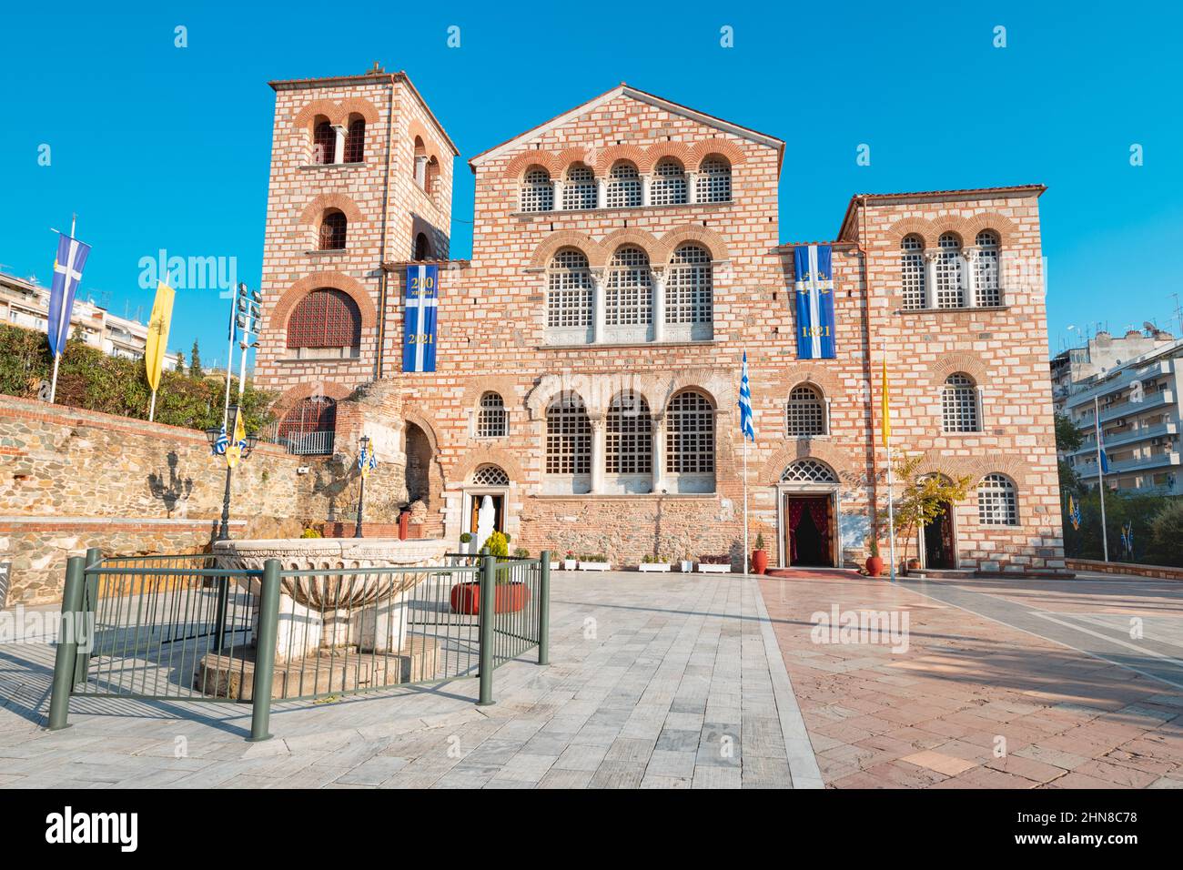 Berühmtes Gebäude der majestätischen St. Demetrios Kirche in Thessaloniki. Wallfahrt und Gottesdienst in Griechenland Konzept Stockfoto