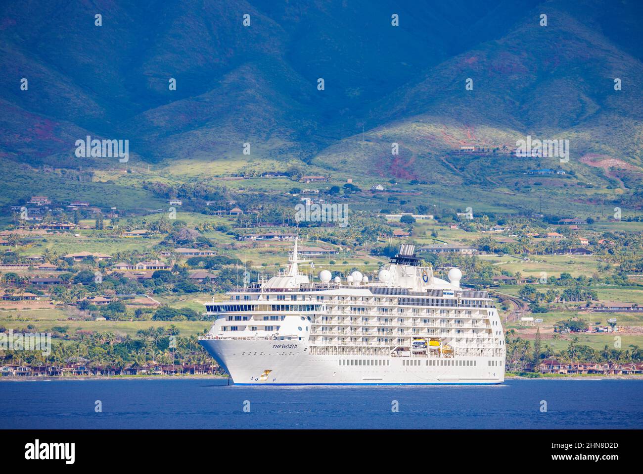 Die Welt ist ein privates Kreuzschiff und beherbergt einige der reichsten Menschen. Auf dem 45.000 Tonnen schweren Wohnschiff leben rund 150 Familien Stockfoto