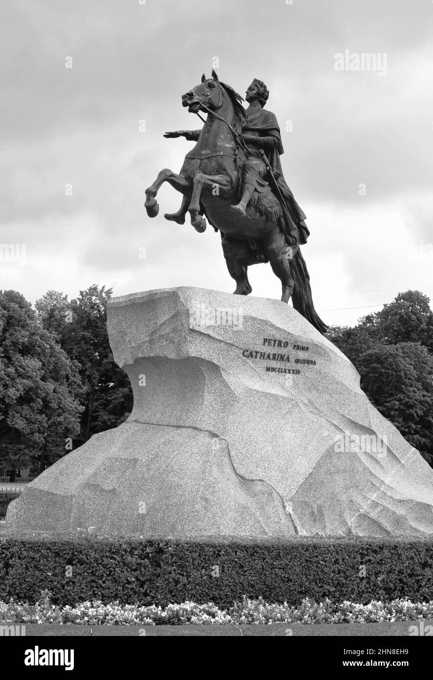 Sankt Petersburg / Russland-09.01.2020: Der bronzene Reiter auf dem Senatsplatz. Denkmal für 'Peter der erste von Katharina der zweite' auf einem Granit r Stockfoto