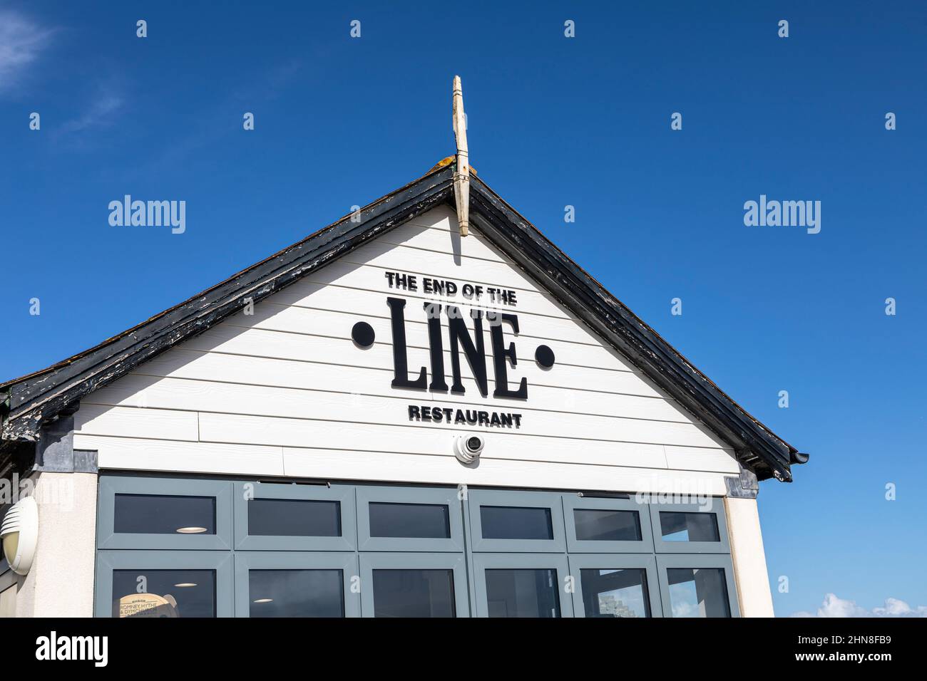 Das Restaurant am Ende der Linie am Bahnhof Dungeness, Kent. Stockfoto