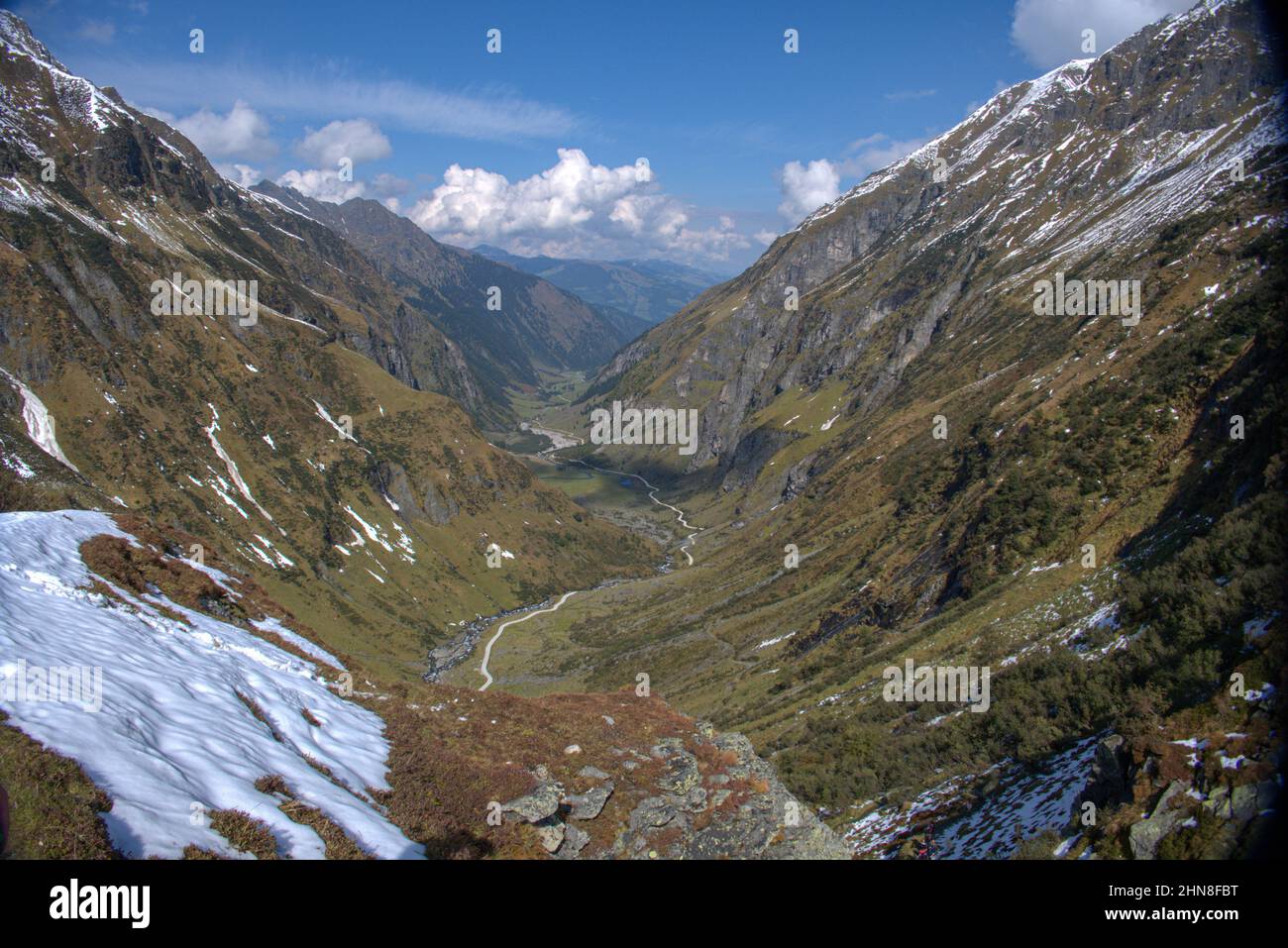 Berglandschaft mit Straße im Nationalpark hohe Tauern in Tirol, Österreich Stockfoto