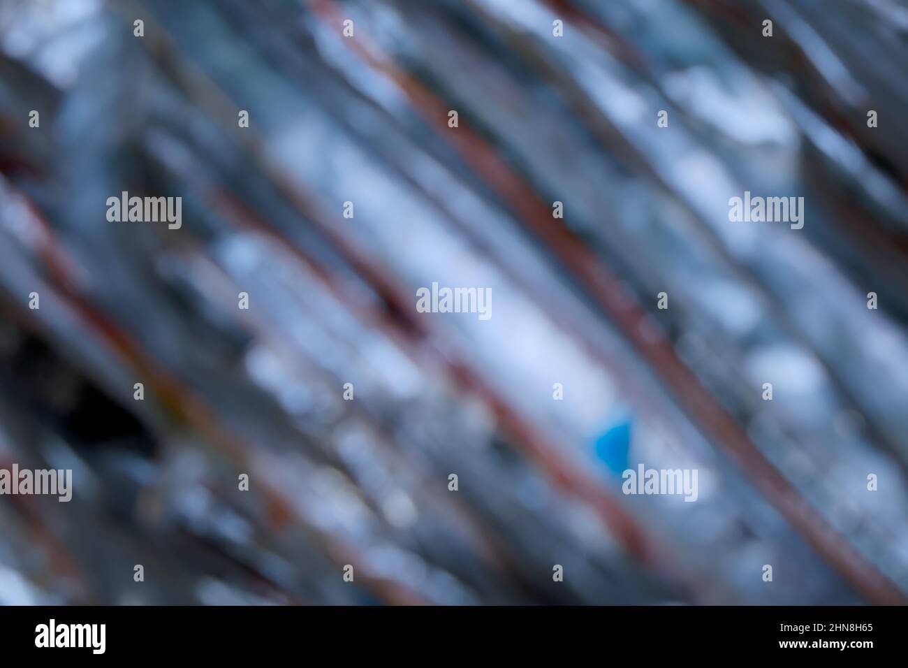 Verwischen Sie den abstrakten Hintergrund des gestreiften Plastikseils Stockfoto