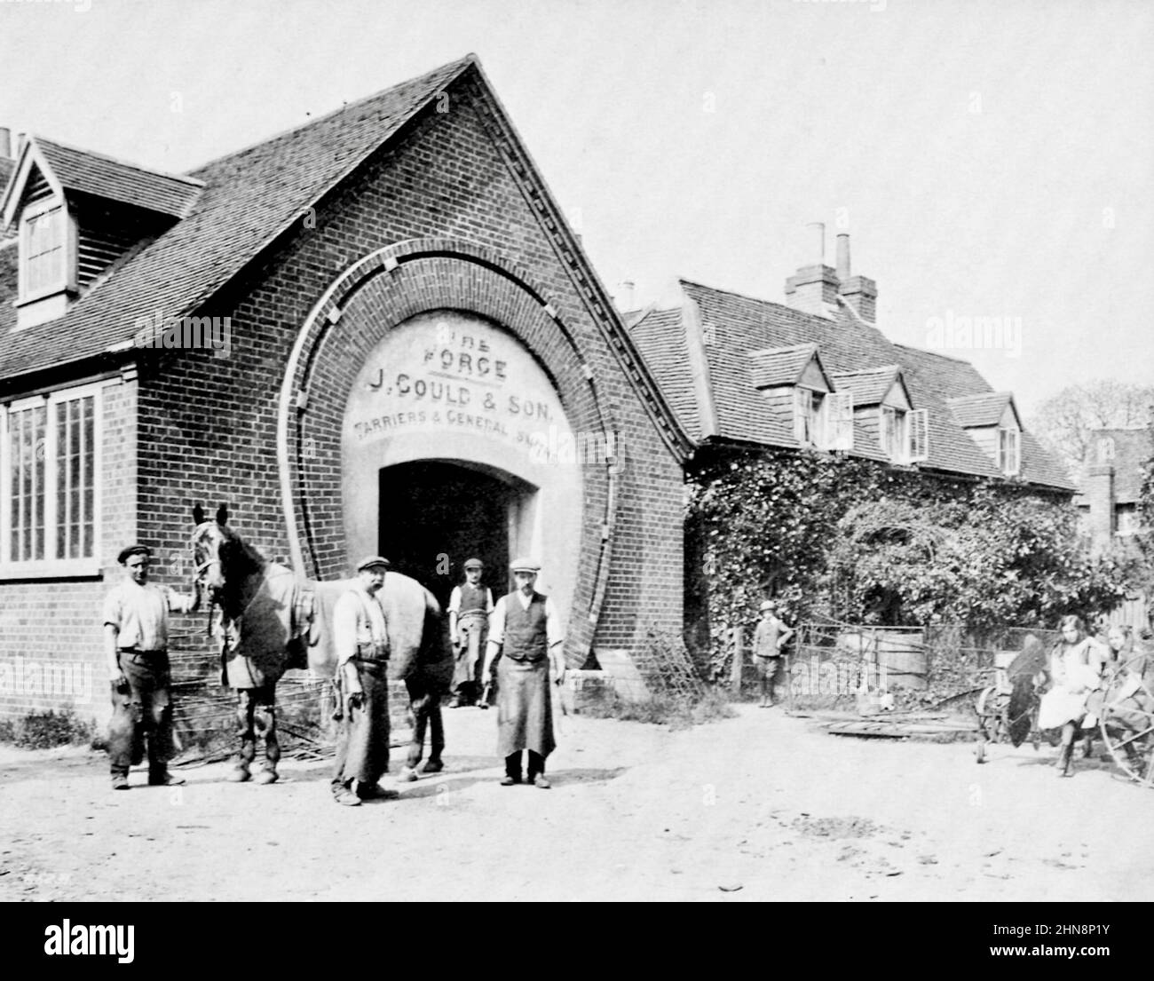 The Forge, Merrow, Surrey, England - Francis Frith Foto - 1913 Stockfoto