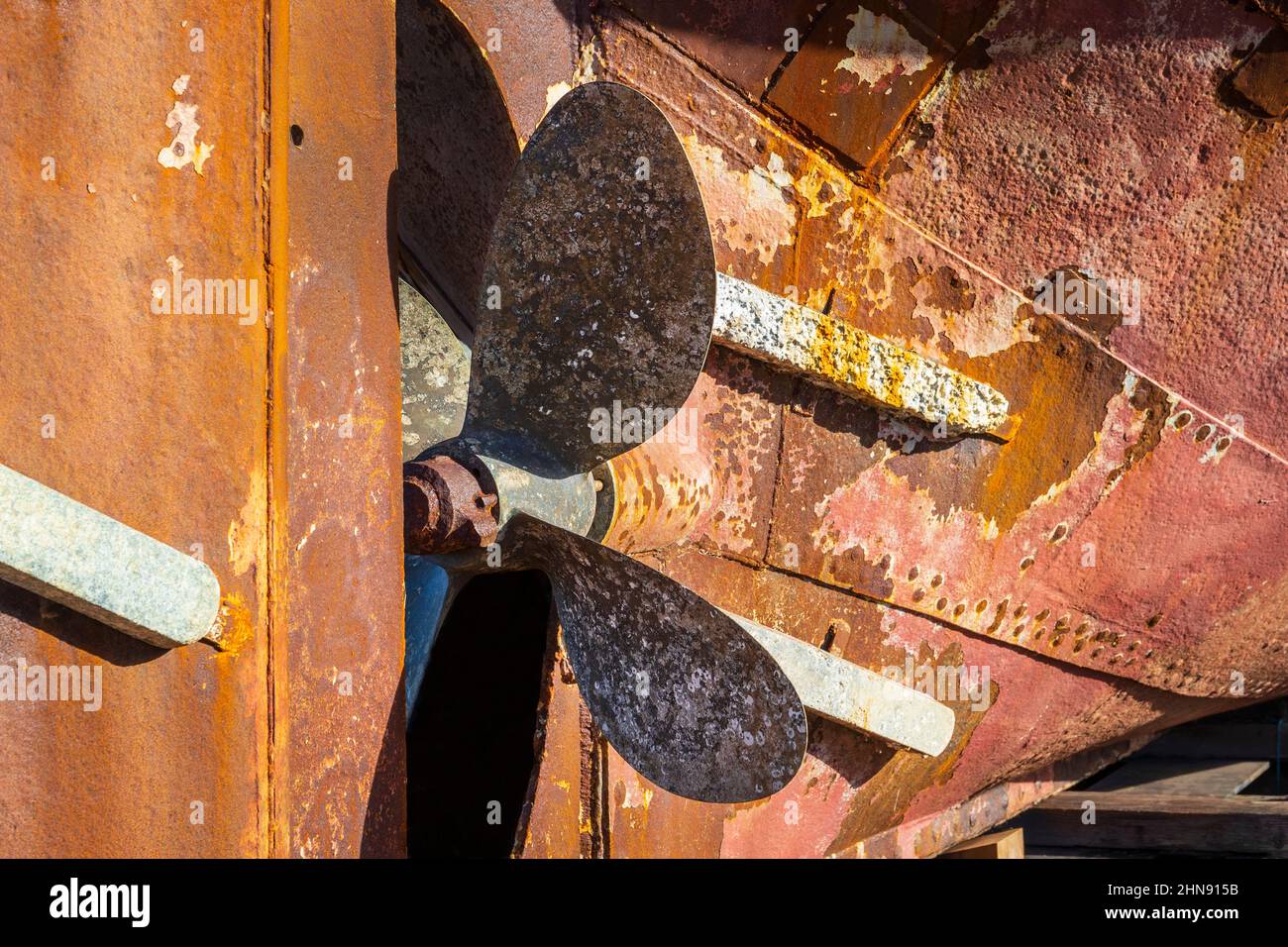 Propeller- und Heckrumpf-Detail der MV Kyles, einer 122-Tonnen-Achterbahn, die 1872 von John Fullerton und Co, Paisley, gebaut wurde, liegt jetzt in Irvine Stockfoto