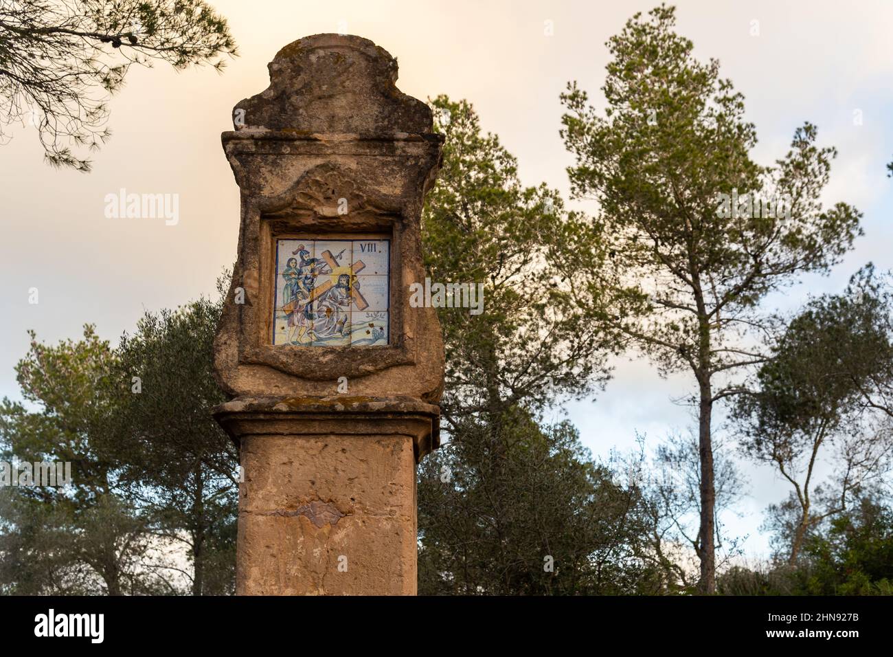 Katholisches religiöses Kloster von Monti-Sion, auf der Insel Mallorca bei Sonnenaufgang, Spanien Stockfoto