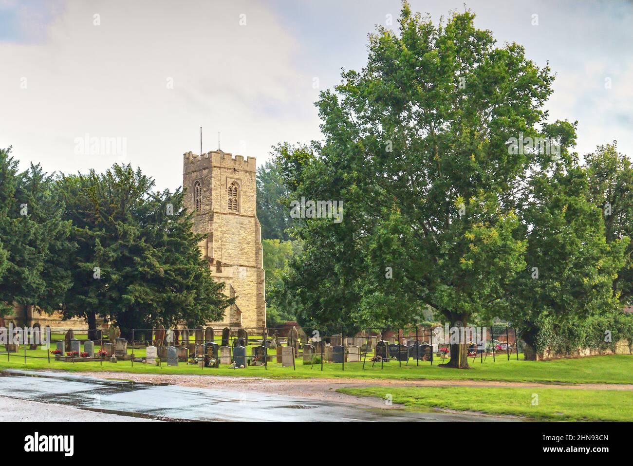 St. Lawrence Church and Churchyard, Willington, Bedfordshire, Großbritannien Stockfoto