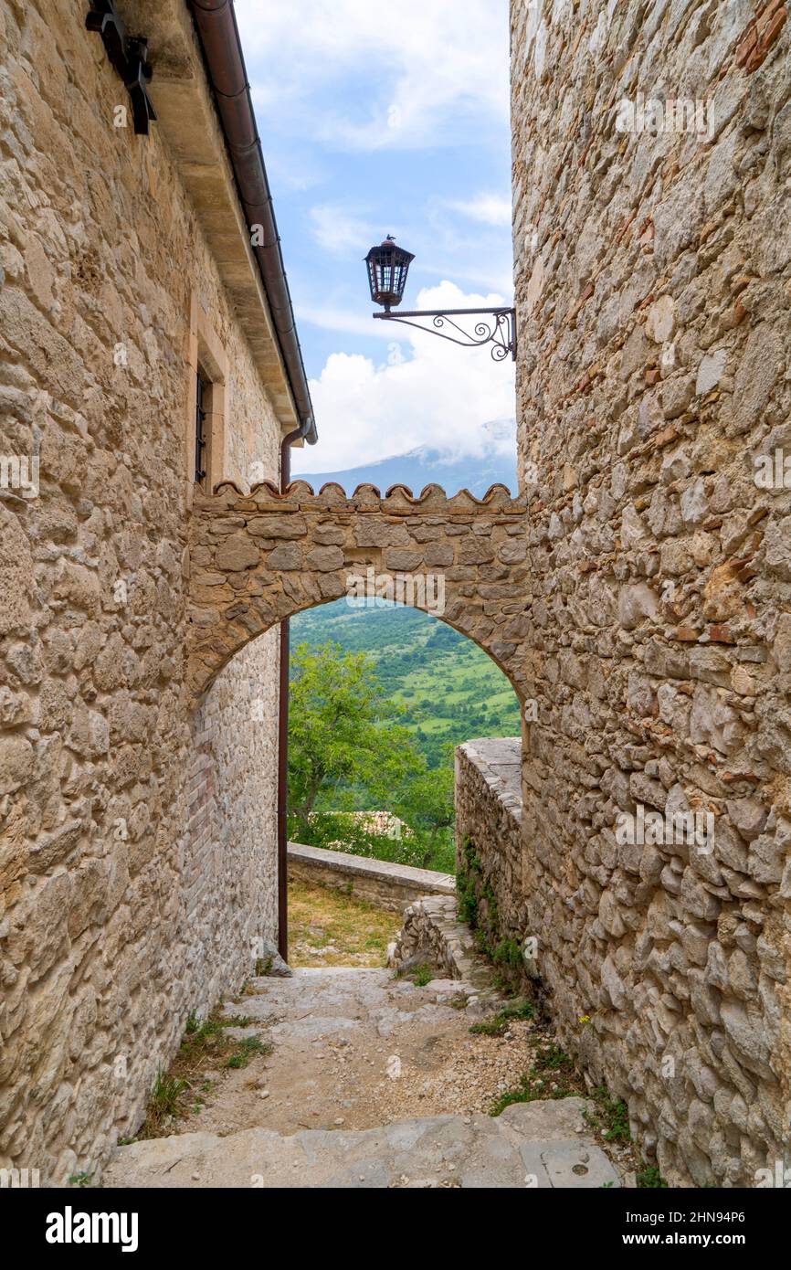 Roccacaramanico das verzauberte Dorf im Majella Park, Sant'Eufemia a Maiella, Abruzzen, Italien, Europa Stockfoto