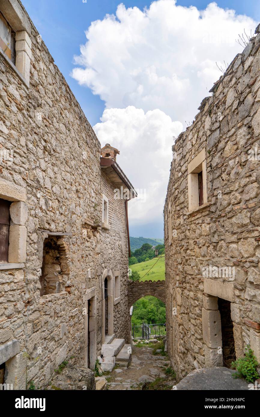 Roccacaramanico das verzauberte Dorf im Majella Park, Sant'Eufemia a Maiella, Abruzzen, Italien, Europa Stockfoto