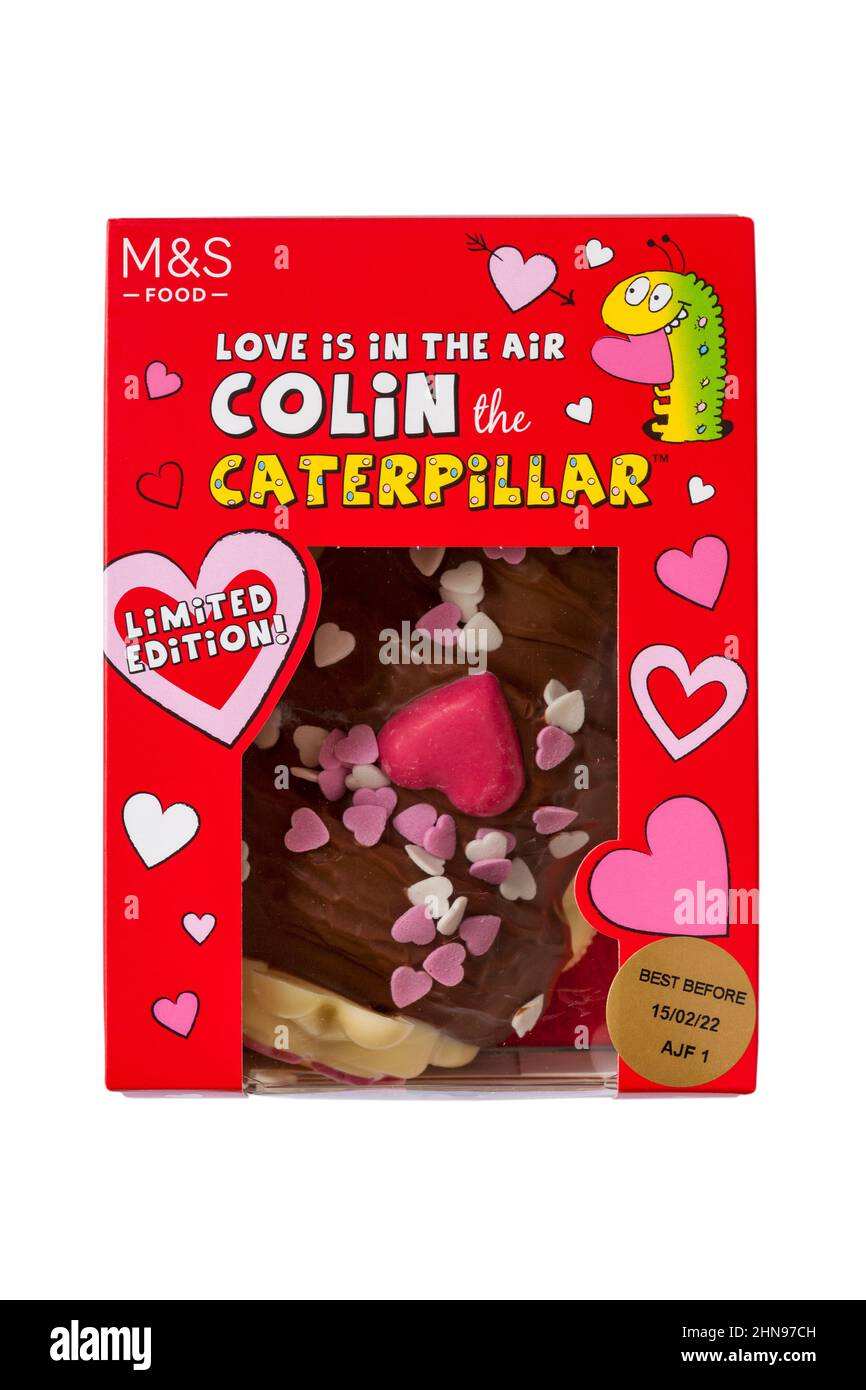 Love is in the Air Colin the Caterpillar Cake Limited Edition Ready for Valentines von M&S isoliert auf weißem Hintergrund Stockfoto