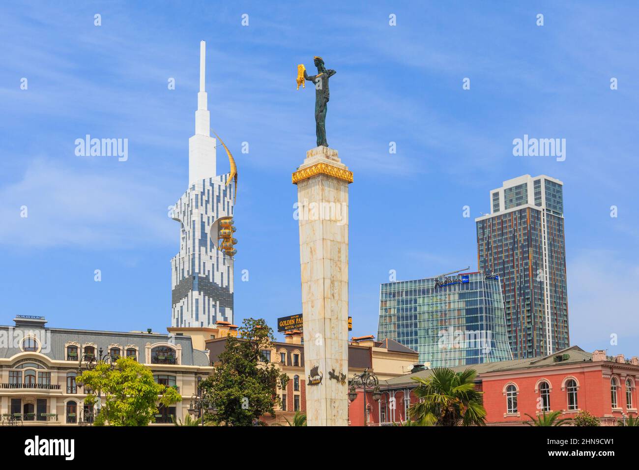 Batumi, Georgien - Mai 2, 2017: Blick auf die Stadt mit Platz Europa schöne Häuser, Statue am Sommer am Schwarzen Meer Stockfoto