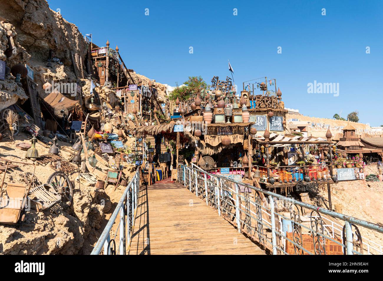 19. Oktober 2021. Sharm El Sheikh: Das Restaurant Farsha Bergrestaurant in der Nähe von Gold Beach Stockfoto