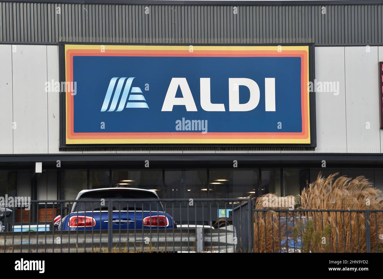 Lewes Road Retail Park in Brighton mit einem ALDI-Supermarktfoto von Simon Dack Stockfoto