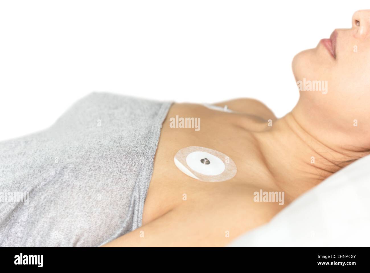 Herzelektrokardiogramm oder Überwachung mit Holter für weibliche Patienten. Stockfoto