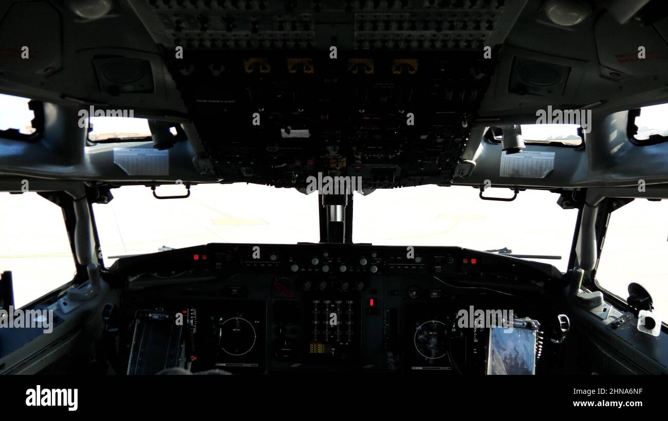 Flughafen Gran Canaria Gando Spanien 21. OKTOBER 2021 Cockpit eines amerikanischen Spionage-, Überwachungs-, Kontroll- und Kommunikationsflugzeugs. Boeing E-3 Sentry A Stockfoto