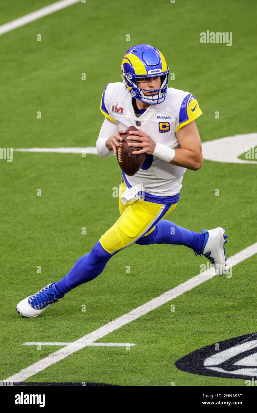 Sonntag, 13. Februar 2022, 2022; Inglewood, CA USA; R9r fällt während des Super Bowl LVL gegen die Cincinnati Bengals im SoFi Stadium zurück. Die Rams schlugen die Bengalen mit 23:20. (Kim Hukari/Bild des Sports) Stockfoto