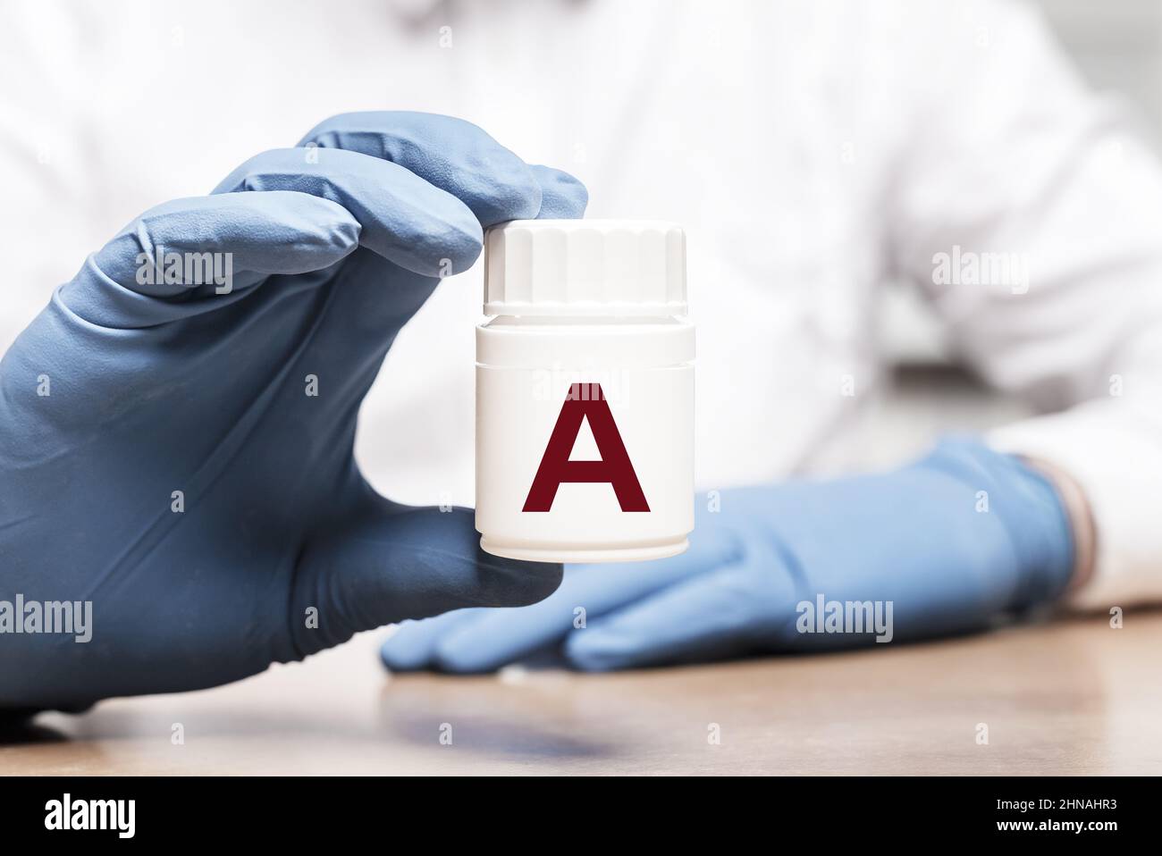 Vitamin A im medizinischen Glas. . Hochwertige Fotos Stockfoto