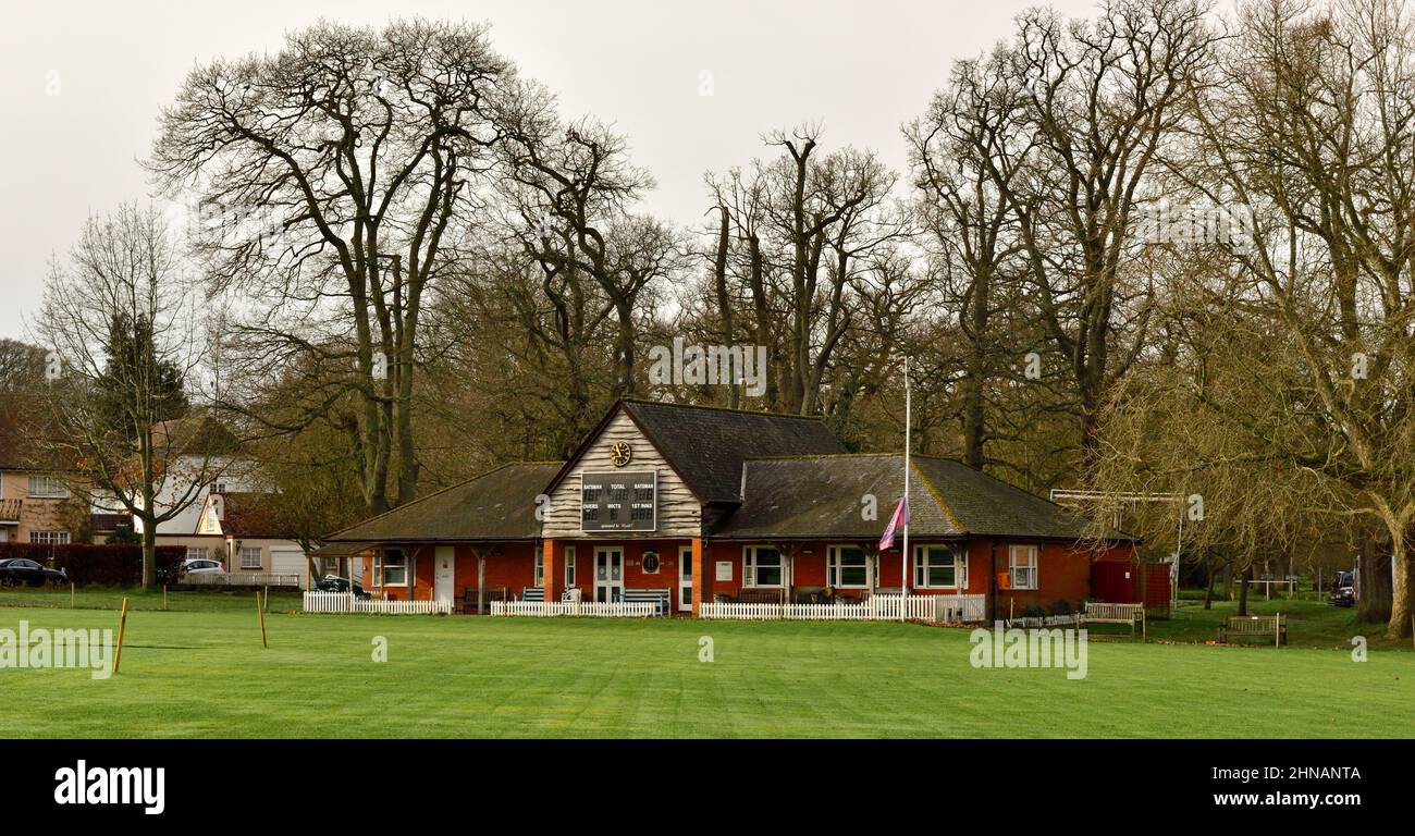 Hartley Wintney Cricket Club Pavilion und Cricket Ground, die im Jahr 1770 eines der ältesten Greens des Landes, Großbritannien, gegründet wurde Stockfoto