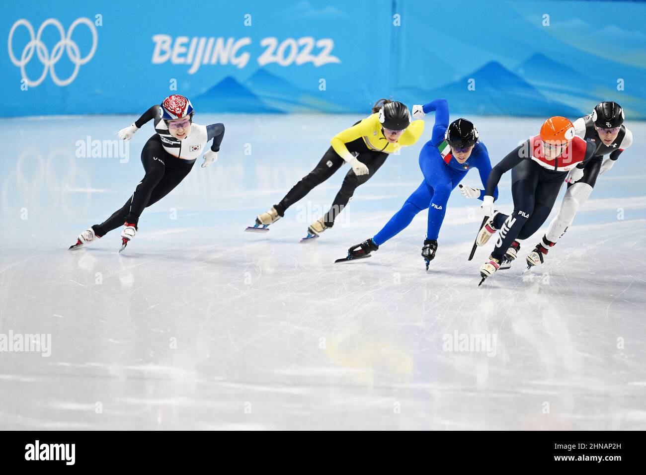 (L-R) CHOI Minjeong (Kor),Hanne Esmet (Bel), FONTANA Arianna Fontana (ITA), SCHULTING Suzanne Schulting (NED), SANTOS Kristen Santos (USA), FEBRUAR 1 Stockfoto