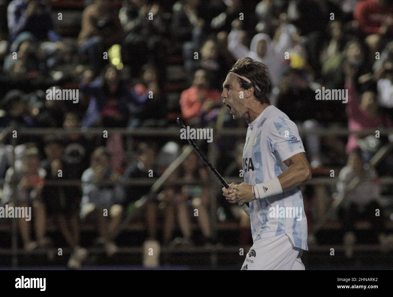 Capital Federal, Buenos Aires, Argentinien. 12th. Februar 2022. Die Lions, das argentinische Hockeyteam, besiegten die Roten Löwen Belgiens 2 bis 1 in der FIH Pro League in der Stadt Buenos Aires. (Bild: © Roberto Almeida Aveledo/ZUMA Press Wire) Stockfoto