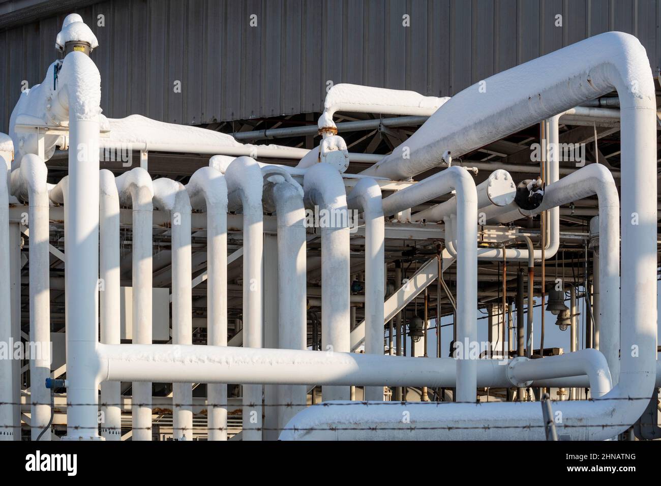 River Rouge, Michigan – verschneite Rohre an den Buckeye Terminals, einem Ölterminal und Massenlager. Stockfoto