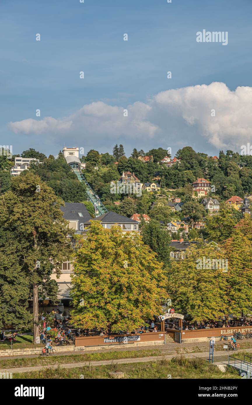 Körnergarten Biergarten am Elbufer in Dresden Loschwitz am Abend, Sachsen, Dresden Stockfoto