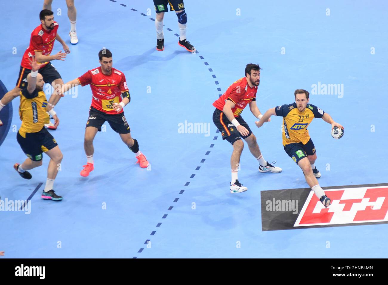 Albin Lagergren (Schweden) gegen Spanien. EHF Euro 2022. Letztes Spiel Stockfoto