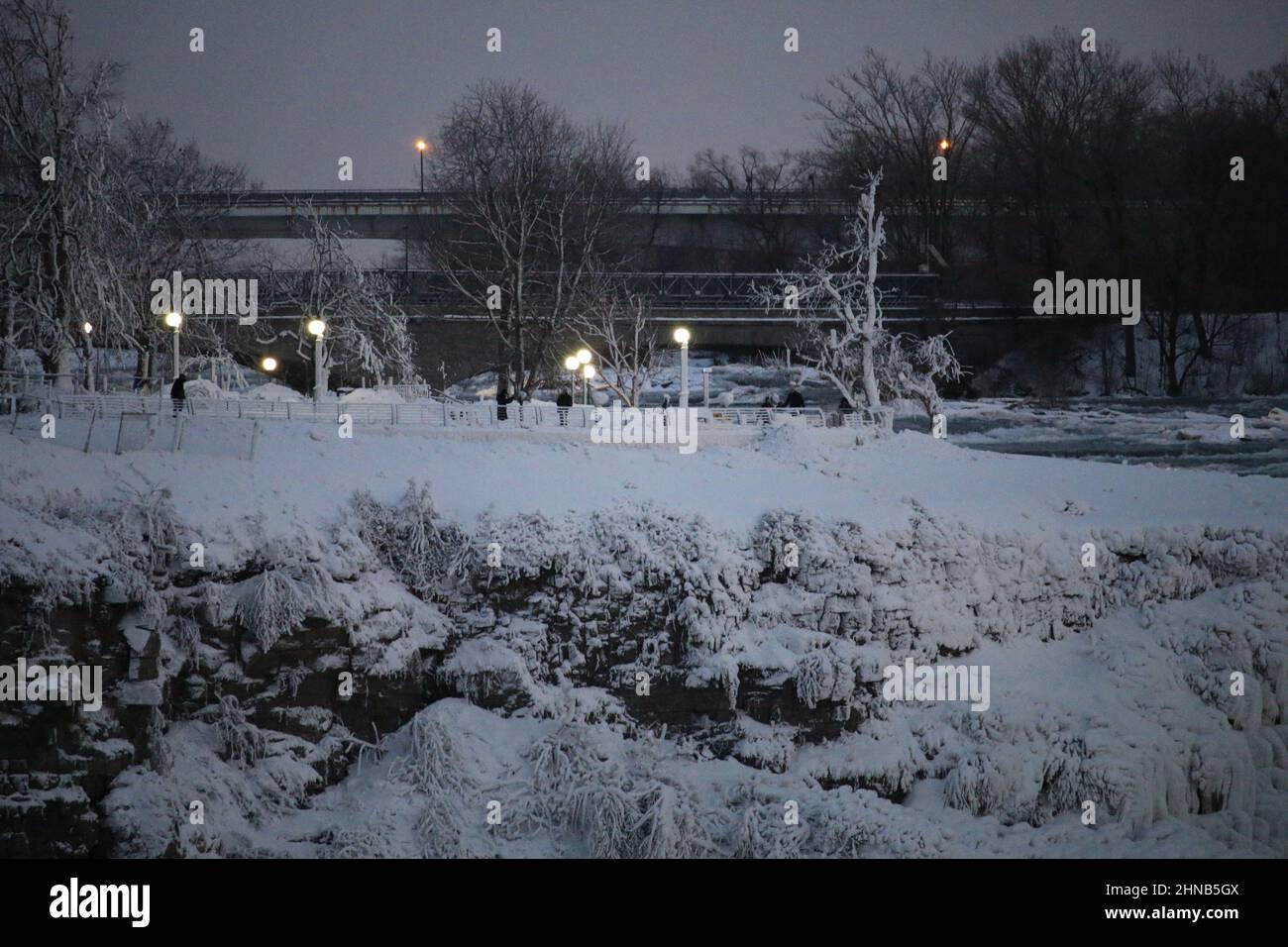 Wunderschöne Aussicht auf Toronto und die Niagarafälle in Ontario, Kanada im Winter Stockfoto